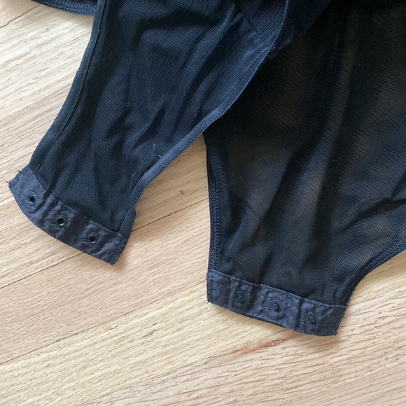 NWOT H&M Mesh Polka Dot Bodysuit long Sleeve with keyhole back - Picture 6 of 7